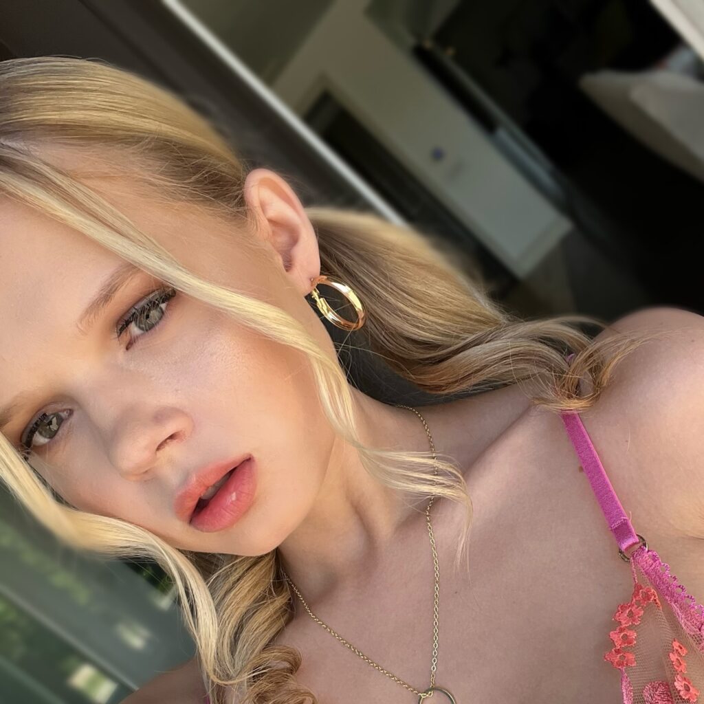 Coco Lovelock Age, Bio, Career & Net Worth 2026